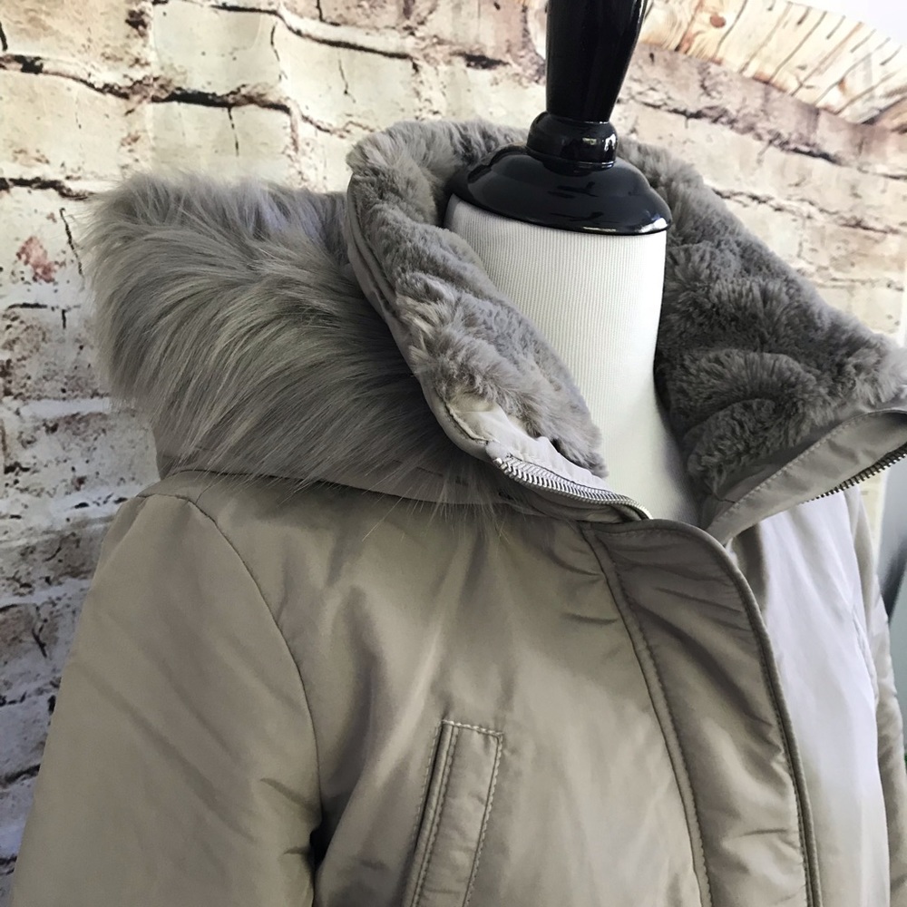 Hooded puffer jacket - Picture 2 of 8